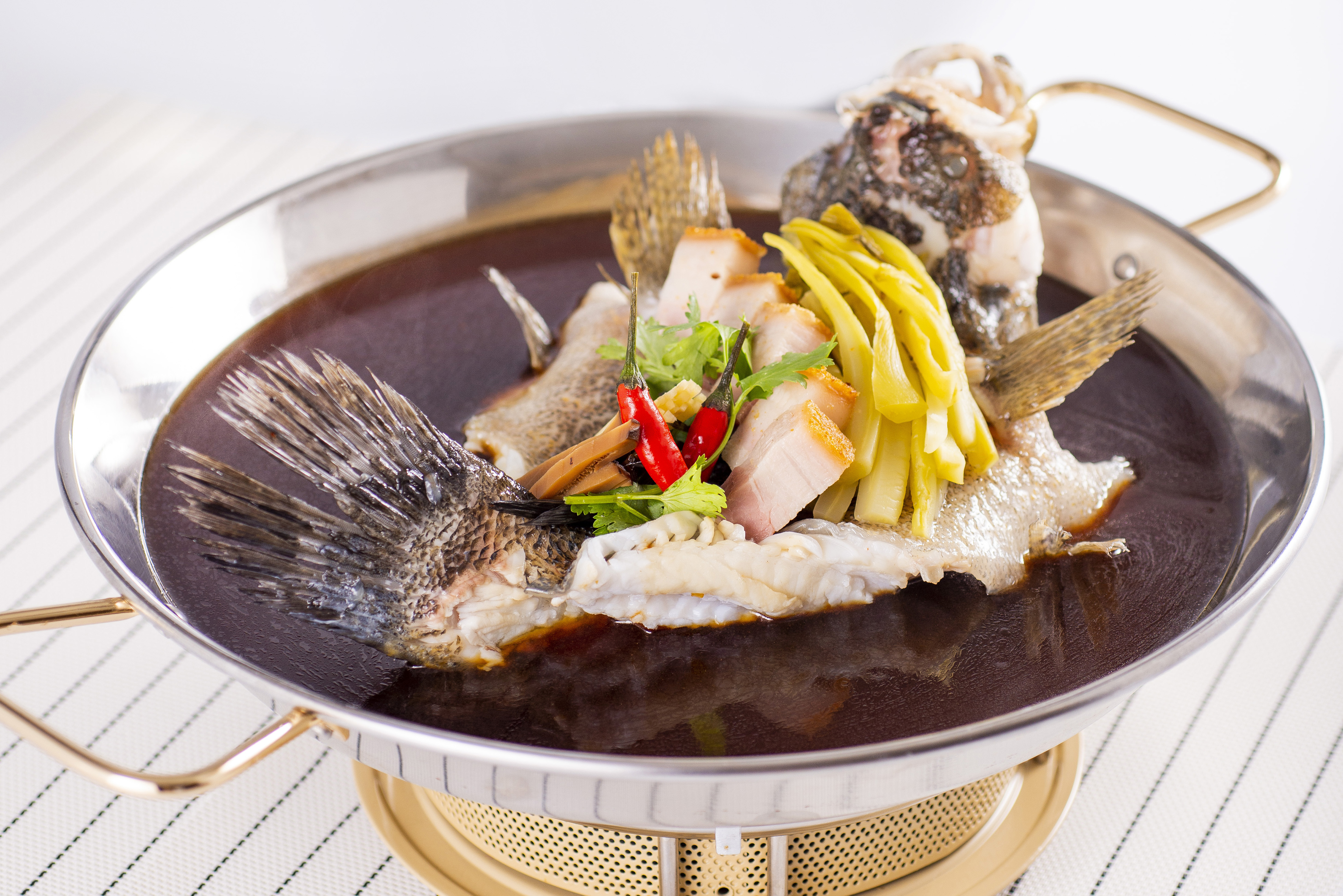 Famous Treasure -Marble Goby steamed with Preserved Vegetables on Hot Plate (4) (4) copy